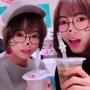 
Ikuta Erina,


Niigaki Risa,

