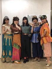 
Fukumura Mizuki,


Kaga Kaede,


Kasahara Momona,


Makino Maria,


Yokoyama Reina,

