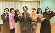 
Inaba Manaka,


Kanazawa Tomoko,


Miyamoto Karin,


Miyazaki Yuka,


Takagi Sayuki,


Uemura Akari,


