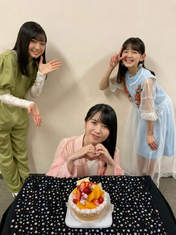 
ANGERME,


Tamenaga Shion,

