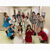 
Akiyama Mao,


ANGERME,


Asakura Kiki,


Ikuta Erina,


Kanazawa Tomoko,


Kawamura Ayano,


Kishimoto Yumeno,


Makino Maria,


Matsunaga Riai,


Morito Chisaki,


Okamura Minami,


Satoyoshi Utano,


Takeuchi Akari,

