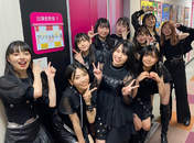 
ANGERME,


Hashisako Rin,


Ise Reira,


Kamikokuryou Moe,


Kasahara Momona,


Kawamura Ayano,


Sasaki Rikako,


Takeuchi Akari,


Tamenaga Shion,

