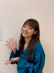 
Iikubo Haruna,

