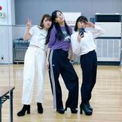 
Nakajima Saki,


Suzuki Airi,


Yajima Maimi,

