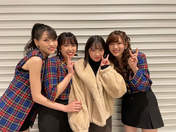 
Nakajima Saki,


Suzuki Airi,


Yajima Maimi,


Yamagishi Riko,

