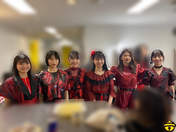 
ANGERME,


Hashisako Rin,


Hirayama Yuki,


Kamikokuryou Moe,


Takeuchi Akari,


Tamenaga Shion,

