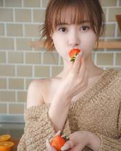
Ikuta Erina,

