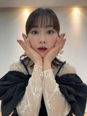 
Ishida Ayumi,

