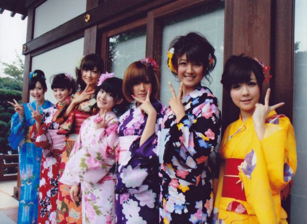all wearing yukata they look so beautiful !!