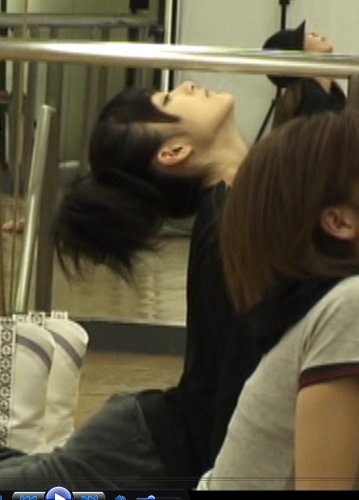 Momo_stretching.jpg